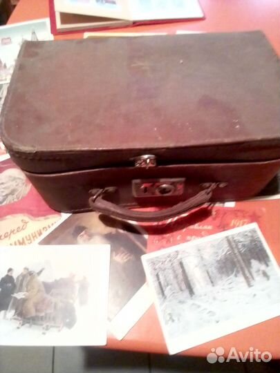 Старый чемоданчик с марками СССР