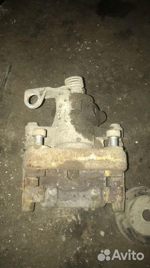 Суппорт тормозной задний левый для Peugeot 408 201