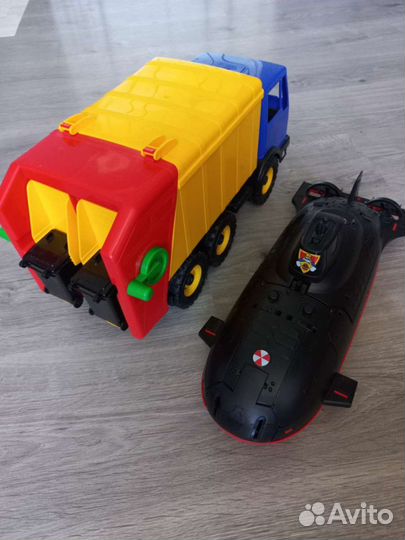 Мусоровоз, подводная лодка