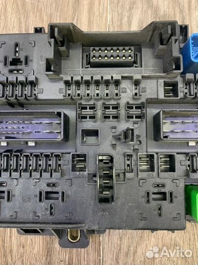 Блок предохранителей Opel Astra H универсал Z16XEP