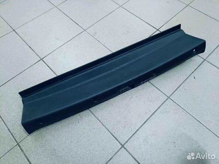 Накладка багажника Toyota Vista ZZV50 1zzfe 2002