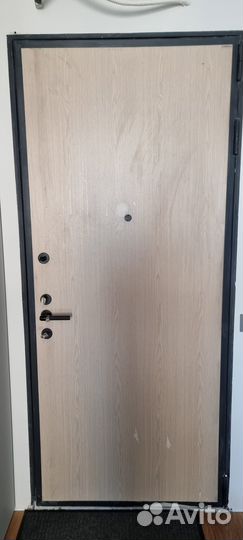 Дверь входная металлическая от застройщика