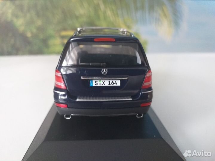 Модель Mercedes Benz GL-Class X-164 minichamps