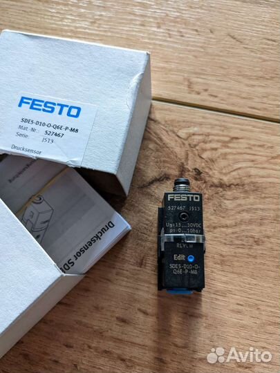 Датчик Festo 527467 SDE5-D10-O-Q6E-P-M8 Фесто