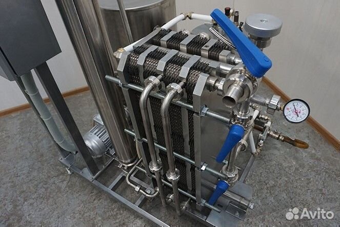 Проточный пластинчатый пастеризатор-охладитель