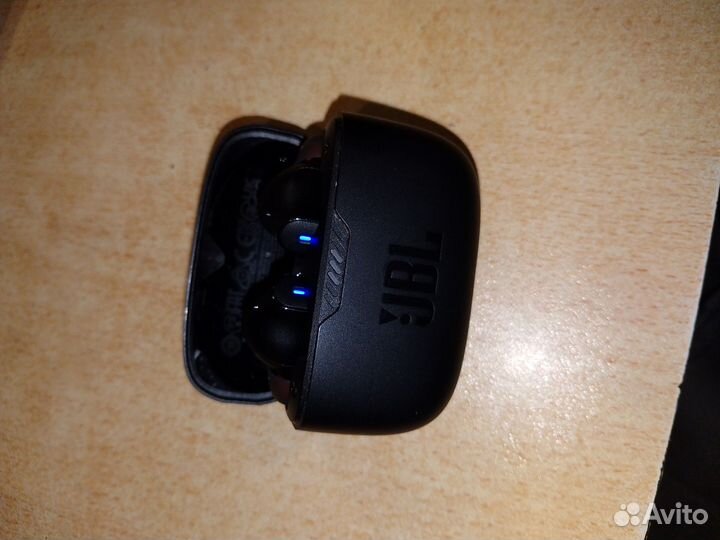 Продам,TWS наушники беспроводные JBL Tune 230NC