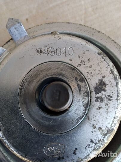 Натяжной ролик с помпой