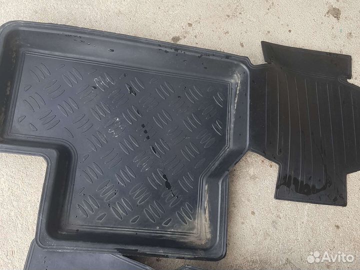 Автомобильные коврики резиновые