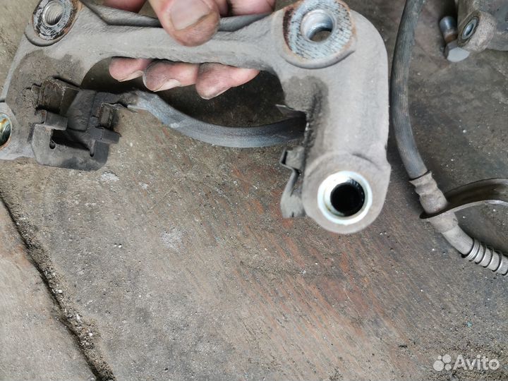 Суппорт передний левый Hyundai i30 Ceed 2012