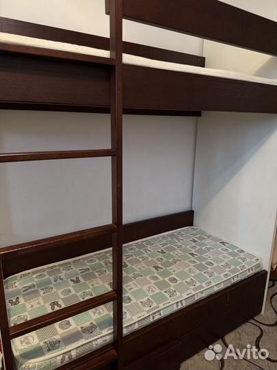 Двухъярусная кровать