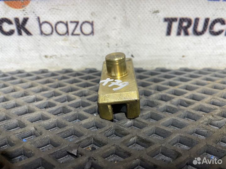 1328312005 Лапка вилки кпп Daf XF105, Man TGX