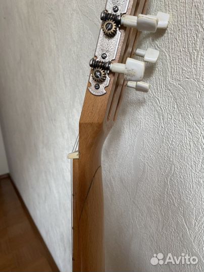 Акустическая гитара