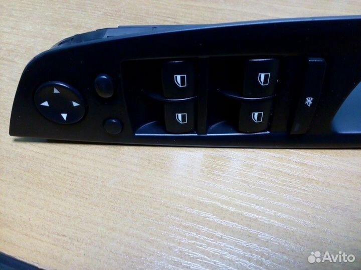 Блок управления стеклоподъемниками передний левый