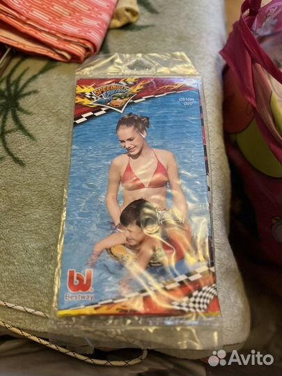 Спасательный надувной жилет Intex и круг