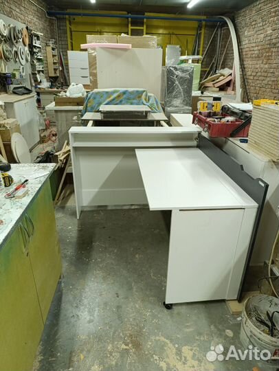 Письменный стол