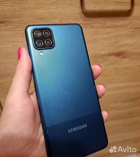 Мобильный телефон