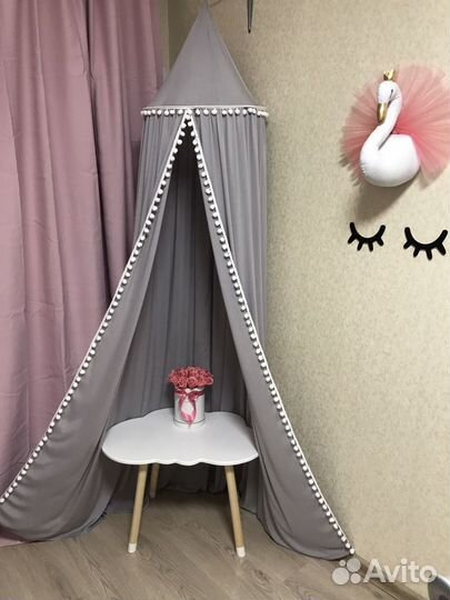 Интерьерный лебедь