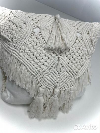 Подушка 40*40 выполнена в технике макраме