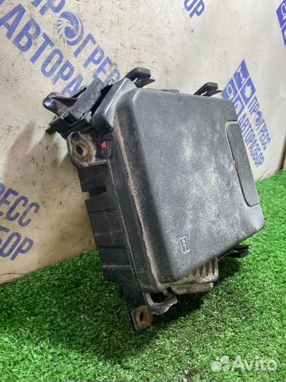 Корпус блока предохранителей Renault Fluence седан