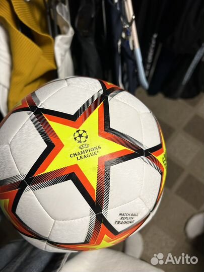 Футбольный мяч adidas