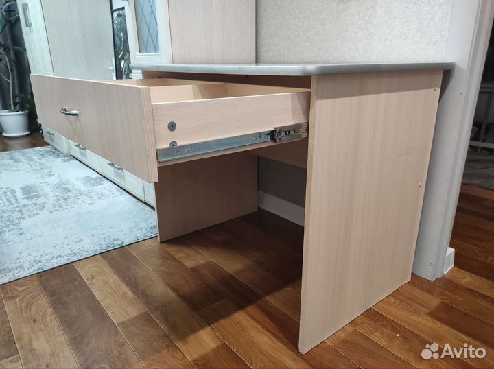 Письменный стол