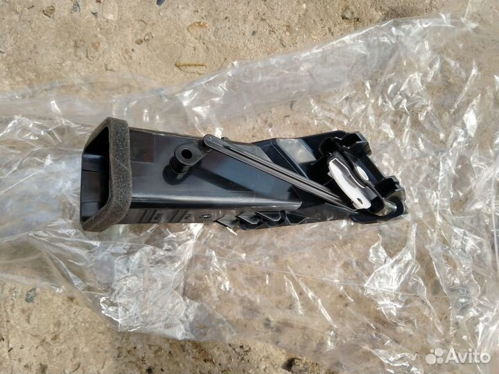 Дефлектор воздушный центральный Мерседес Бенц