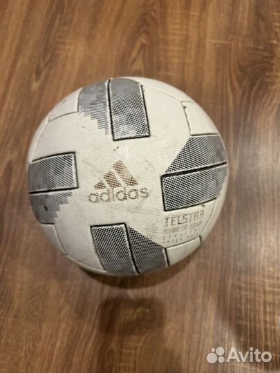 Футбольный мяч adidas telstar