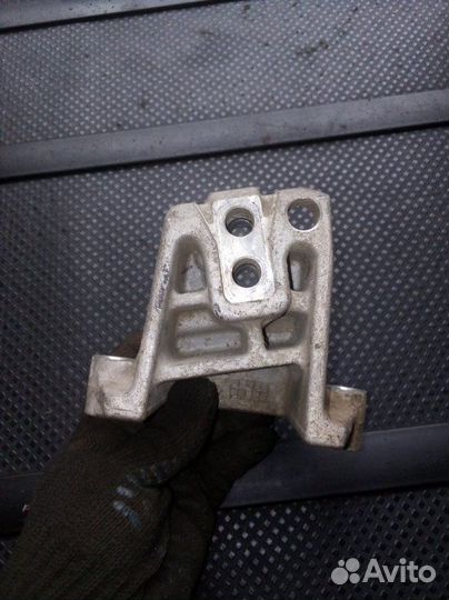 Кронштейн кпп Kia Rio 1.6 2017