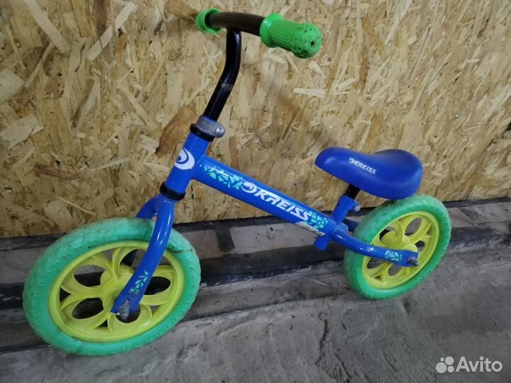 Продам беговел