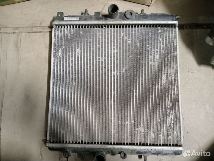 Peugeot 107 радиатор охлаждения