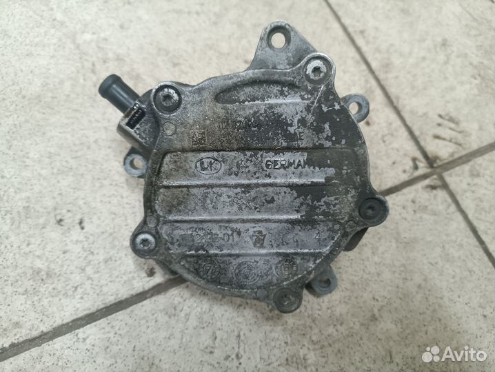 Насос вакуумный Volkswagen Passat B6
