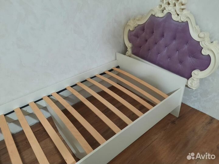 Кровать