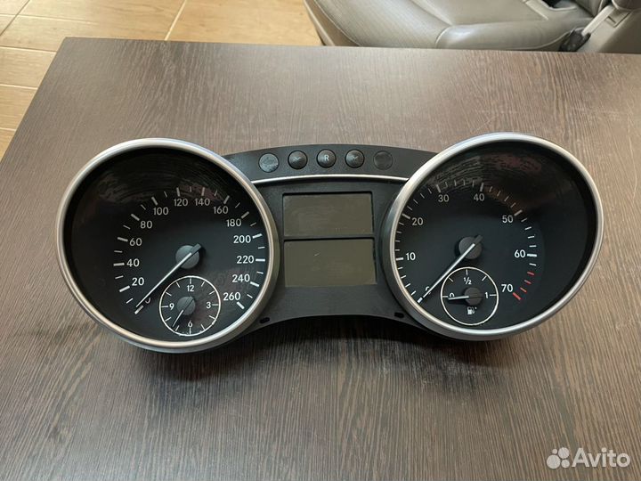 Панель приборов Mercedes ML W164