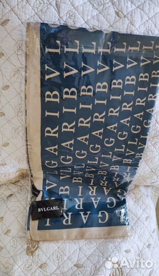 Новые шелковые платки с принтом Burberry и т.д