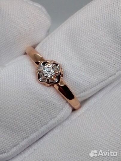 Золотое кольцо с бриллиантом 16,5р