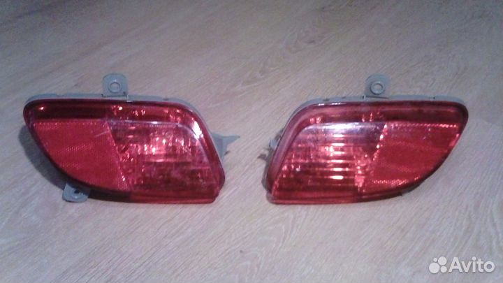 Продаю противотуманки задние на киа венга