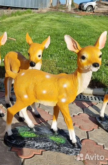 Садовая фигура Олененок на камне