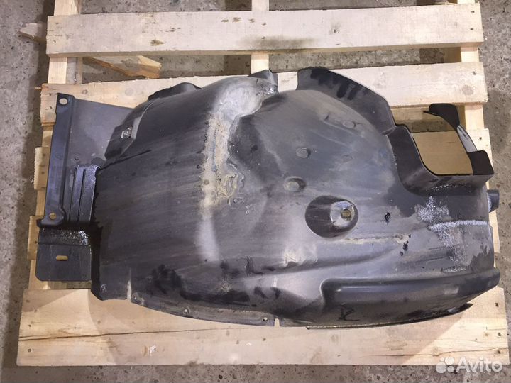 Передний правый подкрылок Bmw e90 e91