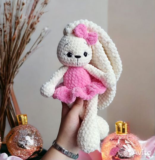 Заяц вязаный ручной работы