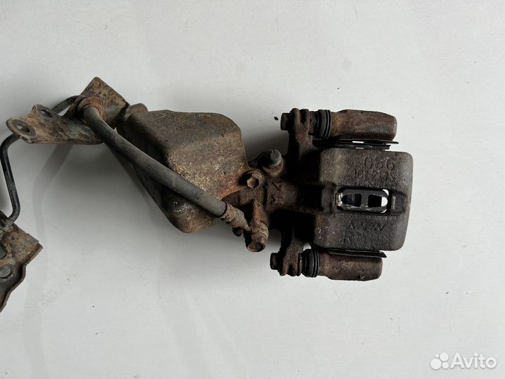 Honda accord 5 задний Суппорт правый