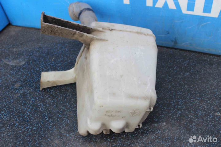 Бачок омывателя Mitsubishi Galant (Митсубиси Галан