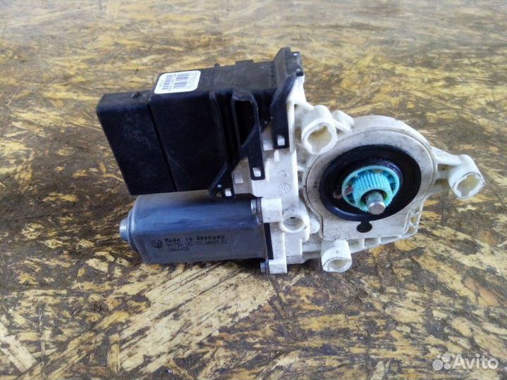 Мотор стеклоподъемника задний левый Volkswagen