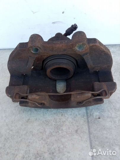 Суппорт тормозной передний правый Opel Vectra B