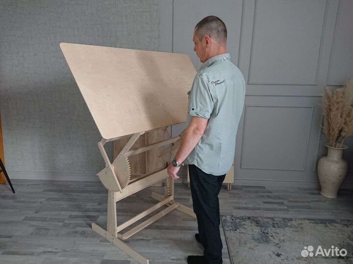 Парта растущая, мольберт, кульман, конторка