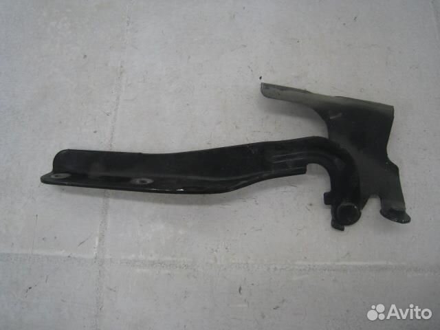 Петля капота левая Nissan Tiida C11