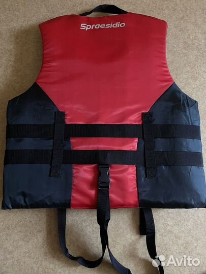 Спасательный жилет