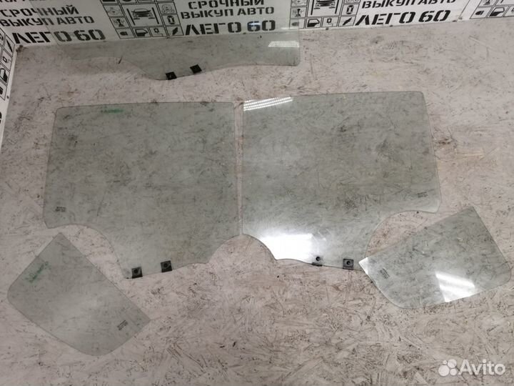 Стекло двери для Renault Sandero 2009-2014