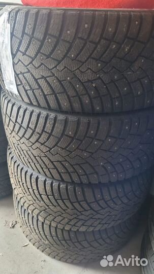 Pirelli Scorpion Ice Zero 2 285/40 R22