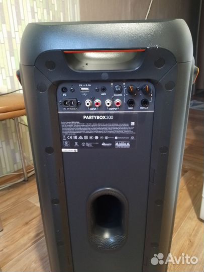 Акустические колонки jbl