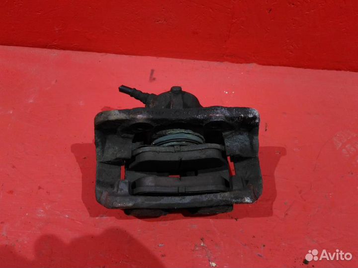 Суппорт передний левый Ситроен Ксара Пикассо